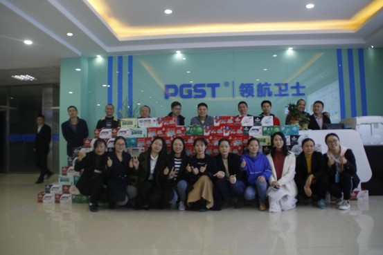 心系員工,公司為全體員工發(fā)放元旦福利