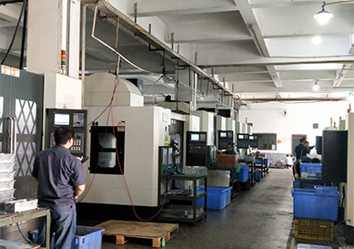 嚴格控制加工質(zhì)量，各類(lèi)儀器和檢具來(lái)保證精度