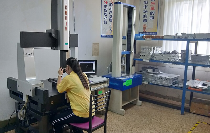 檢測中心：三次元，二次元，投影儀，鹽霧測試儀，探傷機，壓力測試，光譜分析儀，光澤計等21臺。