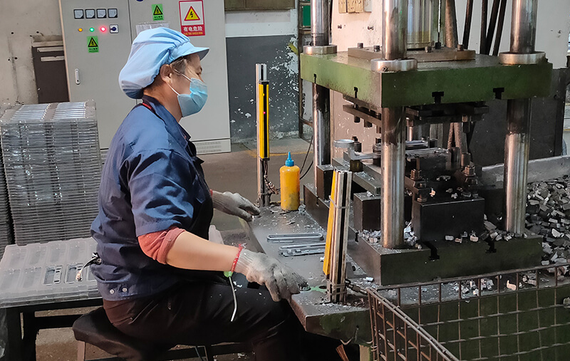 鑄件整平，切邊