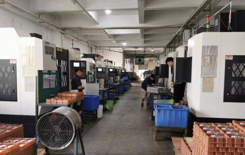 CNC課：CNC加工中心及5軸加工中心共236臺。