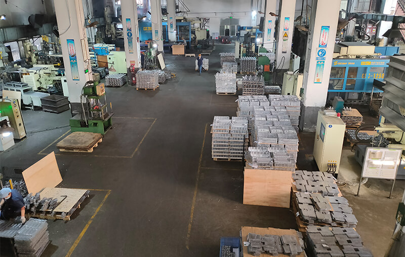 壓鑄課：噸位從280~4000T壓鑄機，共53臺。